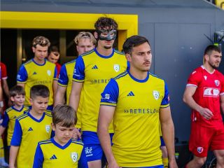 ⚽️💥Toto nie je len obranca @danielmacej Toto je hráč, ktorý odmietol pauzu, vrátil sa na ihrisko a nesie na tvári symbol...